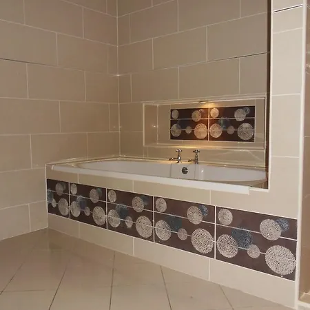 Ethan House Apartment *