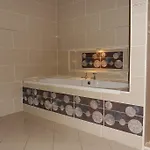 Ethan House Apartmán *